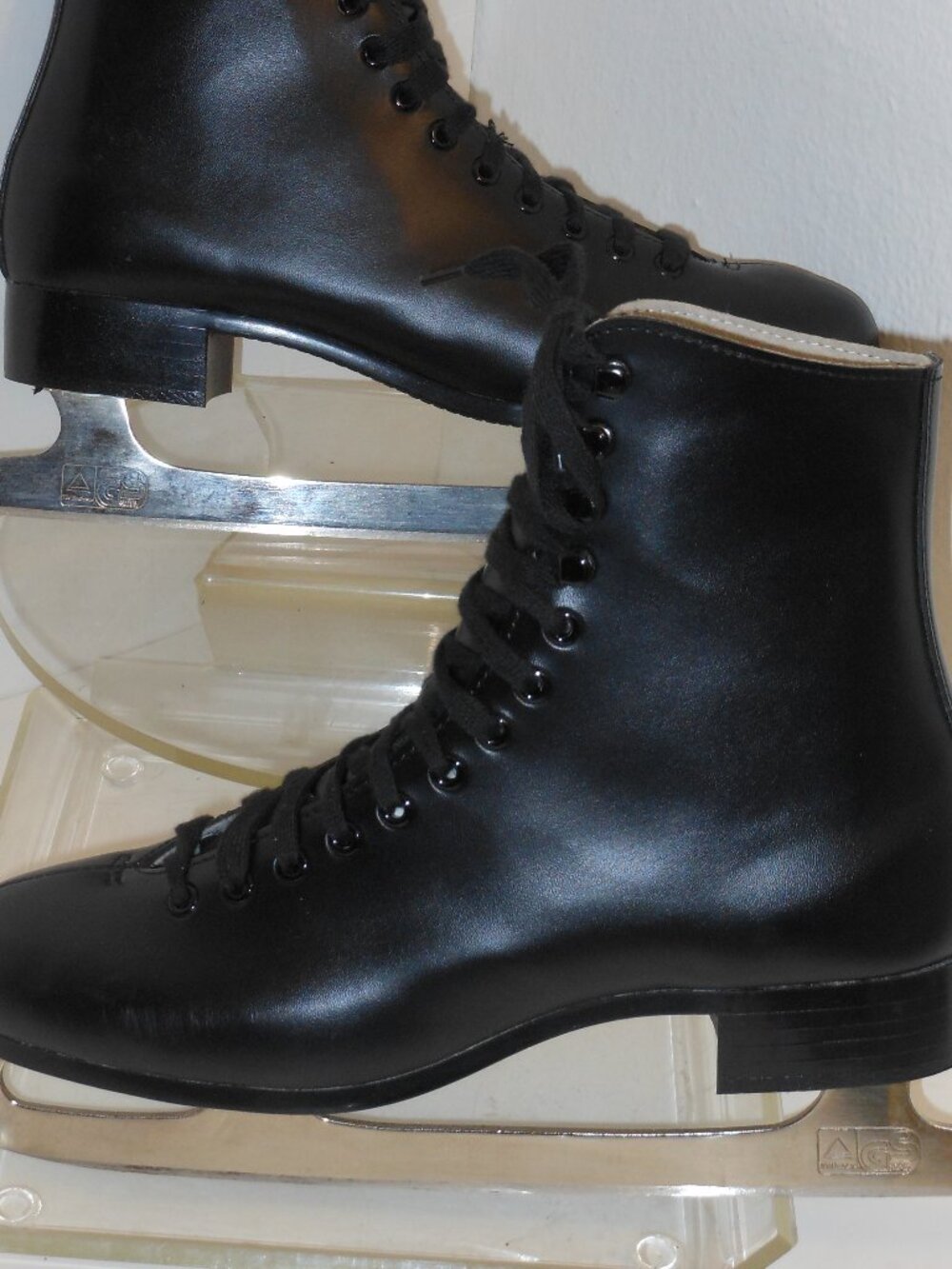 CCM BLACK VINYL FIGURE SKATES SIZE 10